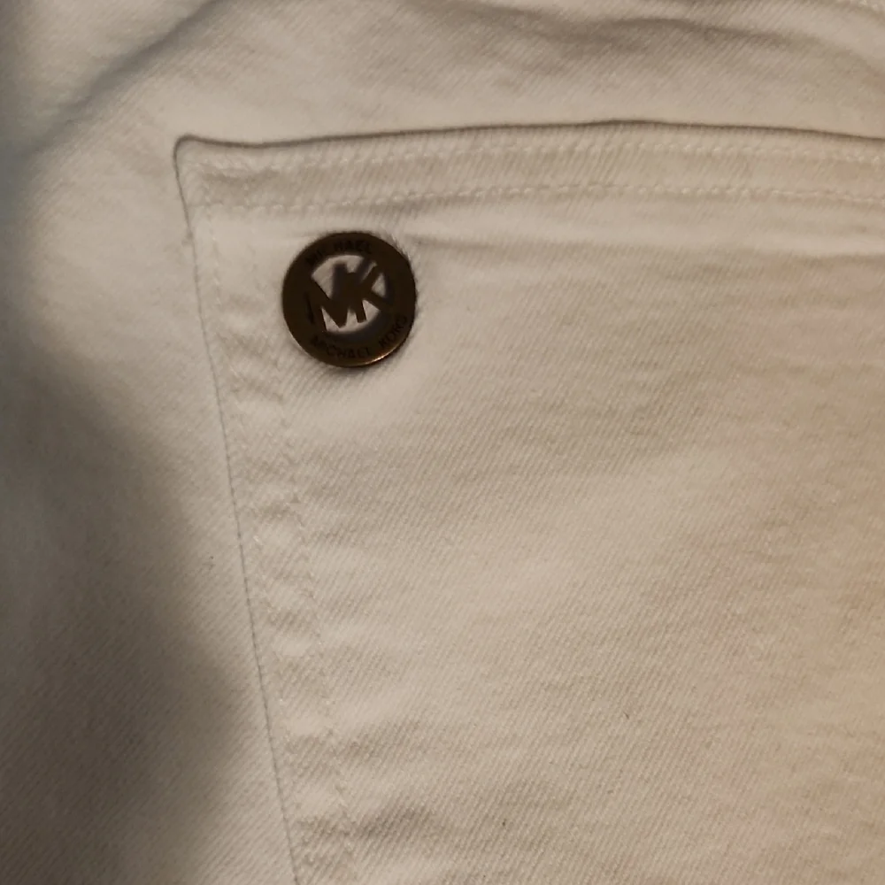 Michael Kors White Capris with Smooth Finish